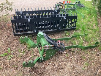 Třídící, prosévací lopata na čelní nakladač pro malotraktor. - 2