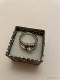 Postříbřený prstýnek s kameny - 2