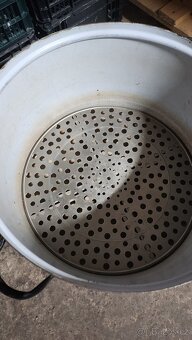 Velký hrnec vhodný na zavařování či zabijačky - 2