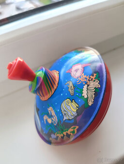 Dětská hračka - - rotující KÁČA - 2