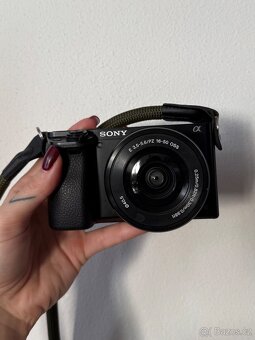 SONY A6000 ve výborném stavu - 2