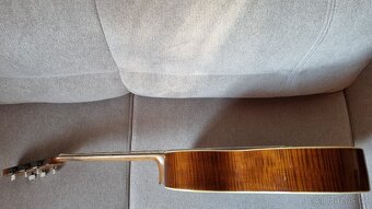 Celomasivní kytara od houslaře - 2