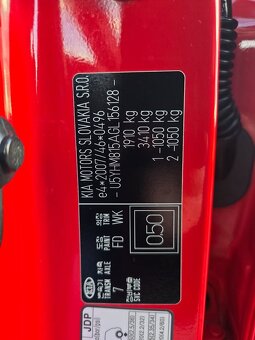 KIA CEED COMBI - KUP ČR - NAFTA - UDRŽOVANÝ - 2016 - 2