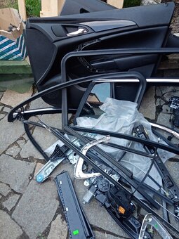 Opel insignia A 2009-2012 výplně pravá strana dveří. - 2