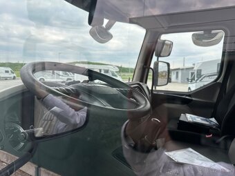 odtahový speciál DAF LF 260 na obytné vozy včetně vleku - 2