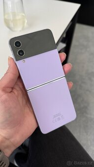 Samsung Galaxy Z Flip4, prakticky nový, záruka, pojištění - 2