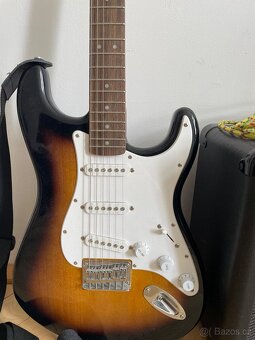 Elektrická kytara Fender Squier a zesilovač Marshall MG15 - 2
