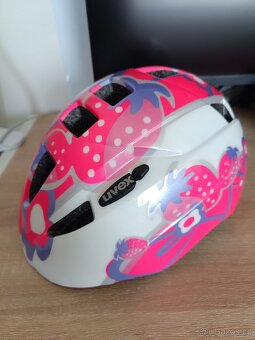 Přilba na kolo UVEX Kid 2, vel. 46-52 cm,pěkná
46-52 cm
- 2