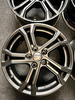 5x114,3 R17 originál Toyota RAV4 - ET 45 - 2