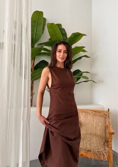 Hnědé šaty - 2
