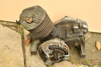 ČZ 250 Tourist - motor - 2