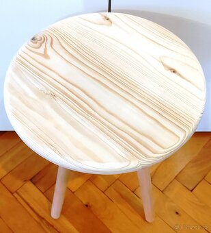 Květinový stolek na trojnožce - 2