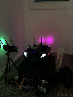 Carplounge RT4 návnadový člun s GPS autopilotem Raymarine vš - 2