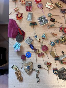 Různé druhy odznaků - 2