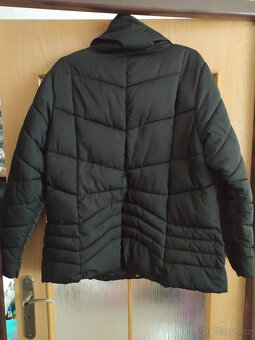 DÁMSKÁ ZIMNÍ ČERNÁ TEPLÁ BUNDA S KAPSAMI VEL.46 - 2