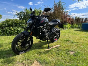 Ducati Monster 937 - 2