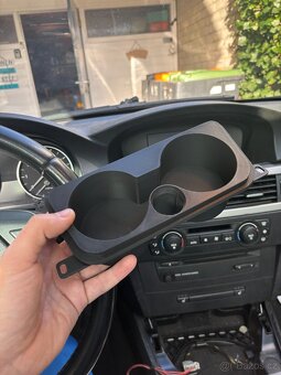 Držák na nápoje BMW E90 / E91 / E92 / E93 s držákem telefonu - 2