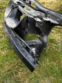 Přední stěna BMW E90 - 2
