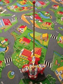 Plechový cinkající mrkající vrtulník na dřevěné vodící tyčce - 2