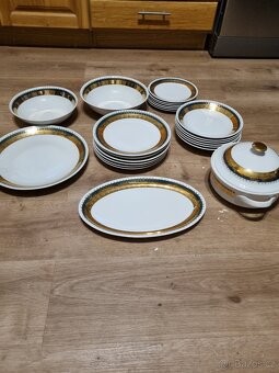 Sada talířů a mísy - 2