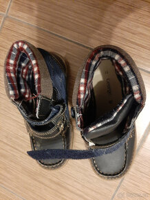 Dámské a dětské oblečení, batohy, tašky, šály, deka - 2