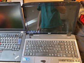 Notebooky Lenovo a Acer - 2