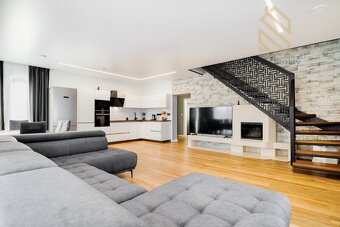 Prodej moderní patrový rodinný dům, 683 m2, Kralupy nad Vlt - 2