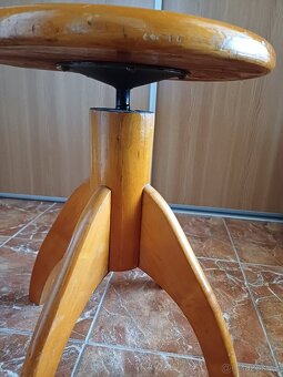 Prodám designovou žlutou plastovou stoličku - 2