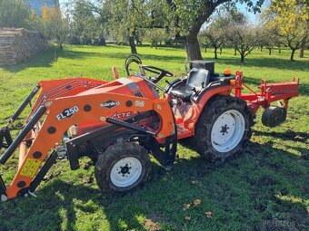 Prodám malotraktor Kubota Aste A17 s čelním nakladačem - 2