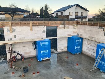 Třmínky 6x20x20 a šalovací bednění 120 bm - 2