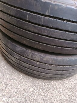 Pneumatiky přední Hankook AH11 205/75 R17,5 mám 2kusy - 2