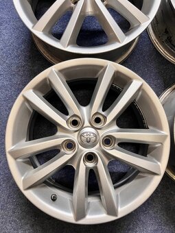 5x114,3 R16 Originál alu Toyota Auris / Avensis - ET 45 - 2