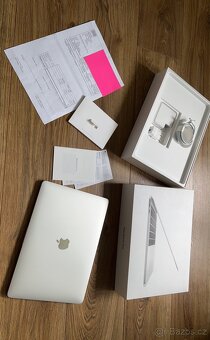 Macbook Pro z roku 2019, nová baterie, nabíječka, kabel - 2