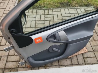 Pravé přední dveře Peugeot 107, Toyota Aygo, Citroen C1 - 2