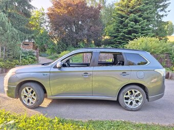 Mitsubishi Outlander PHEV - 2014 + zimní kola, odpočet DPH - 2
