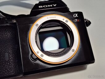 Sony A7r + příslušenství - 2