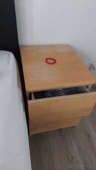 Dnes k prodeji 2 noční stolky a jeden šuplík dohromady . - 2