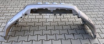 Přední nárazník na Toyotu Hilux Revo 2017 - 2