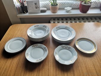 Porcelánobá sada talířů - 2