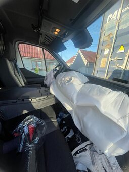 Bouraná dodávka - 2