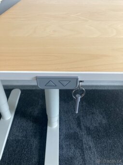 IKEA polohovatelný kancelářský stůl BEKANT rovný - 2