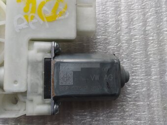 Motorek stahovaní oken Škoda Octavia 3  Rapid VW Golf 7 - 2