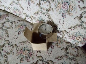 Tři různé manometry. - 2