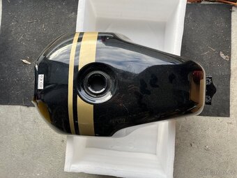 Royal Enfield-nádrž - 2