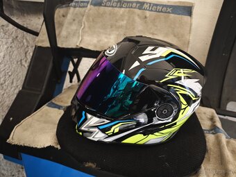 Výklopná přilba - 2