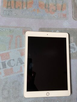 Apple iPad 5 (32GB) - 2