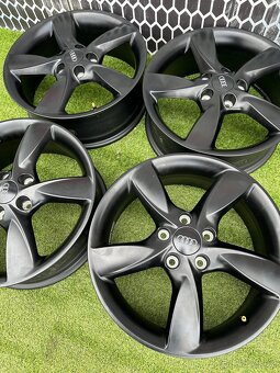 AUDI A3 - NOVÁ ORIGINÁLNÍ SADA DISKů 17 - 2