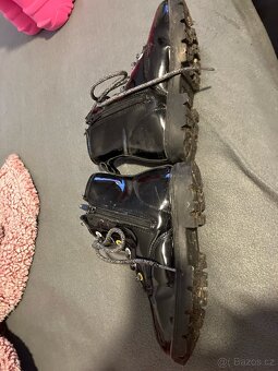 Dívčí lesklé boty vel 31 - 2