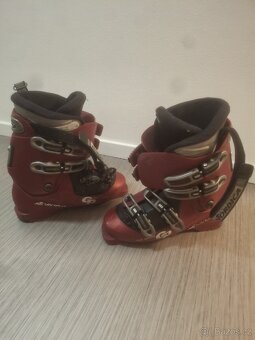 Lyžařské boty 270 - 2