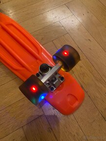 Penny Board orange se svítícími kolečky - 2